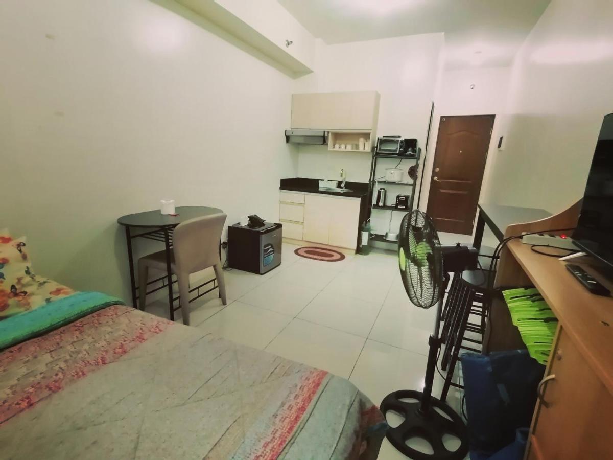 The Beacon Makati Staycation Suites Manila Esterno foto