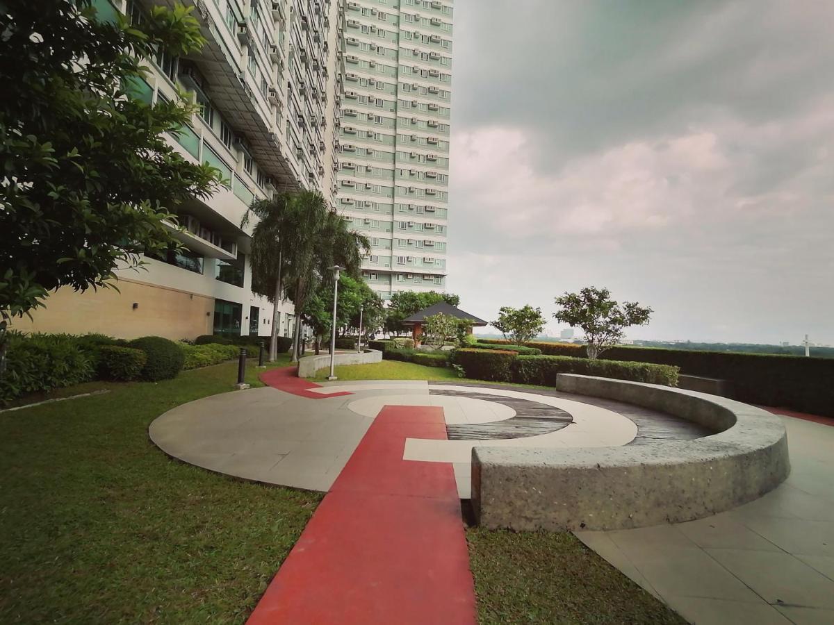 The Beacon Makati Staycation Suites Manila Esterno foto