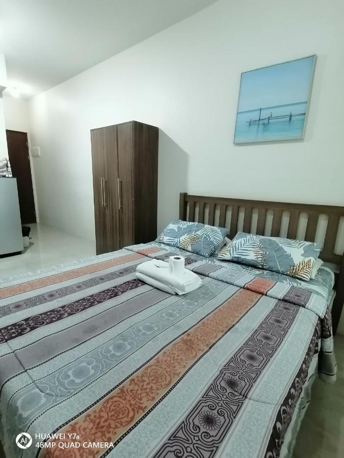 The Beacon Makati Staycation Suites Manila Esterno foto