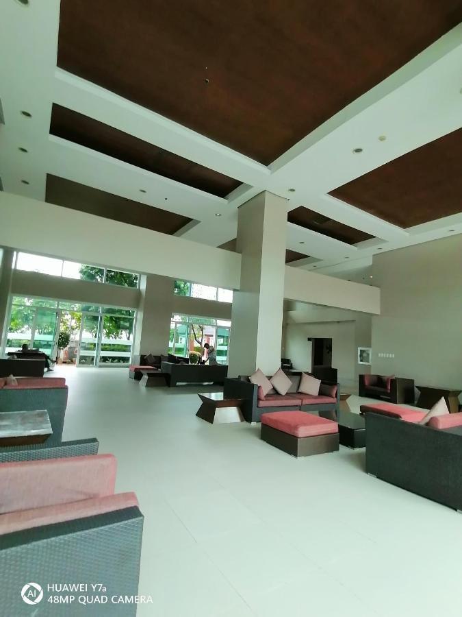 The Beacon Makati Staycation Suites Manila Esterno foto