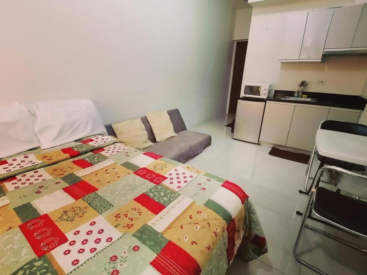 The Beacon Makati Staycation Suites Manila Esterno foto