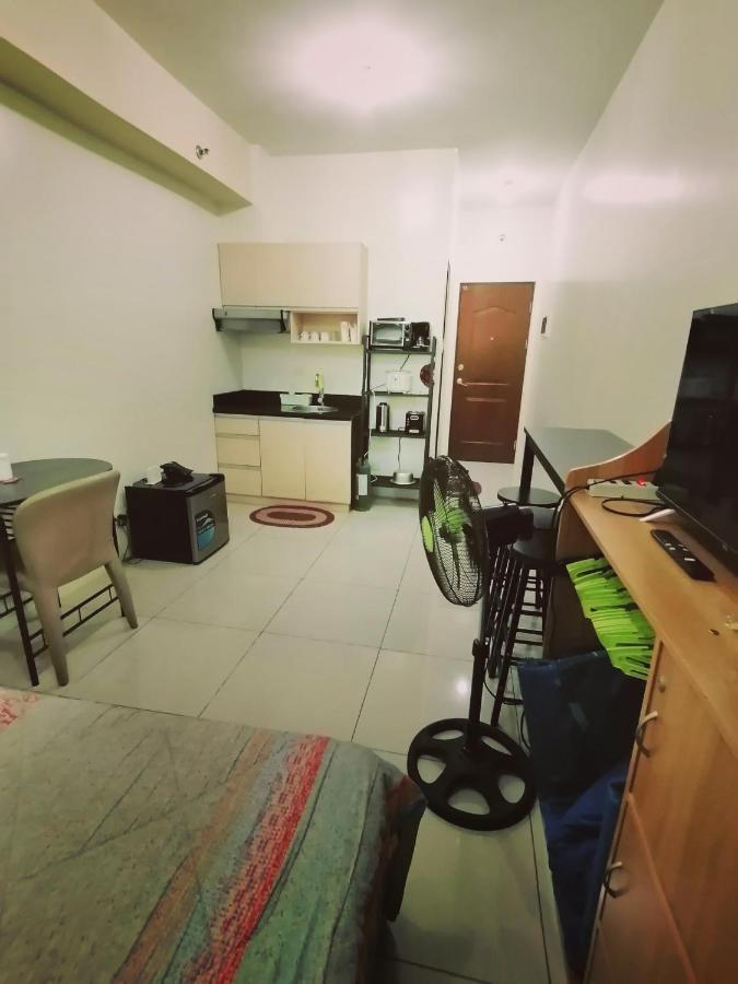 The Beacon Makati Staycation Suites Manila Esterno foto