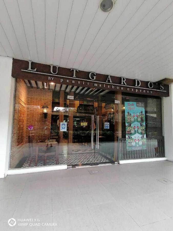 The Beacon Makati Staycation Suites Manila Esterno foto