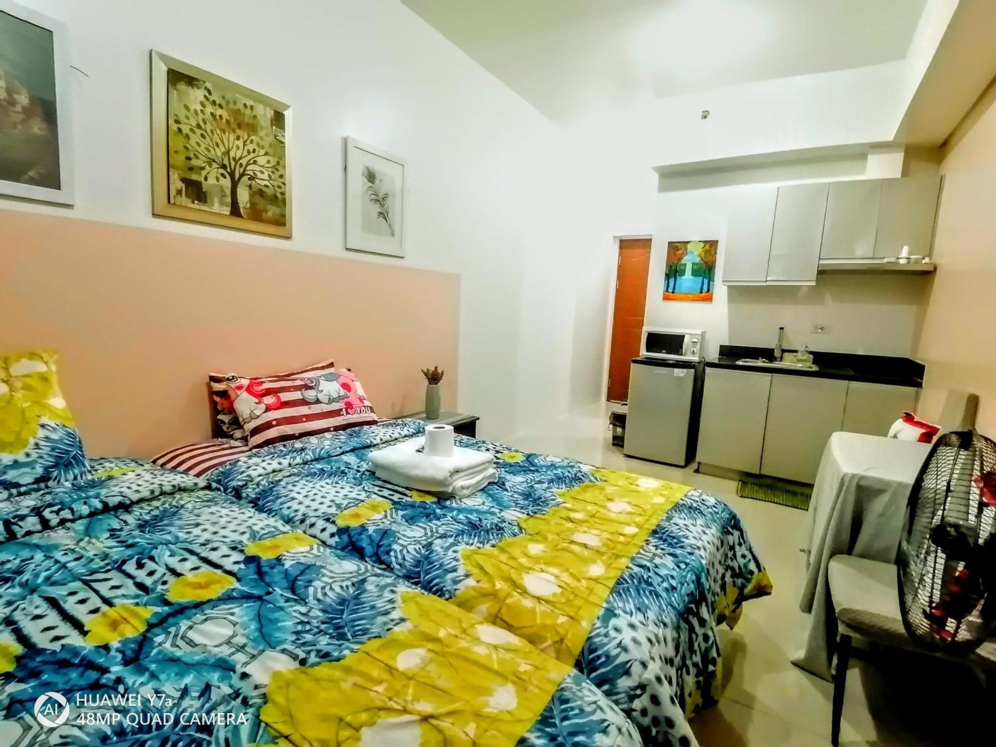 The Beacon Makati Staycation Suites Manila Esterno foto