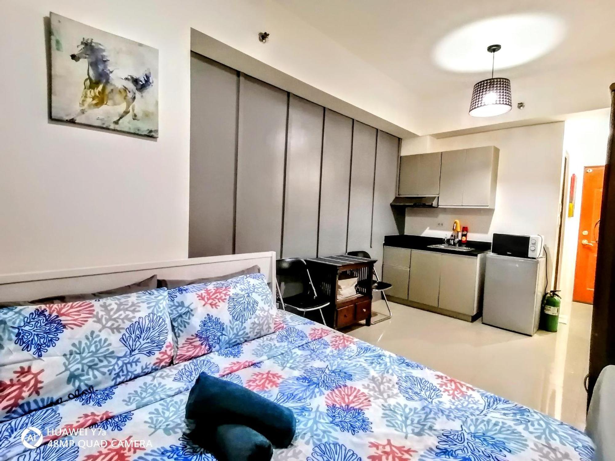 The Beacon Makati Staycation Suites Manila Esterno foto