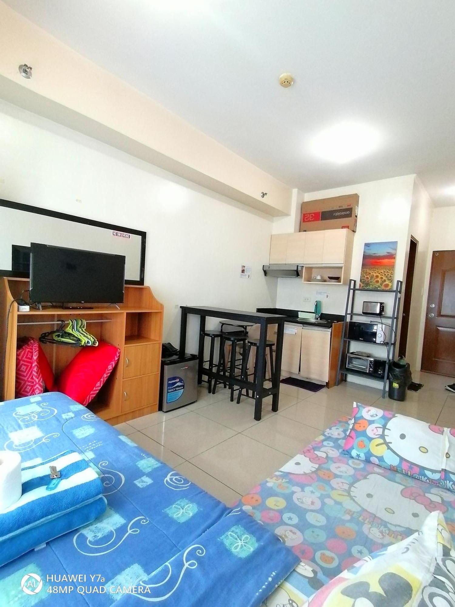 The Beacon Makati Staycation Suites Manila Esterno foto