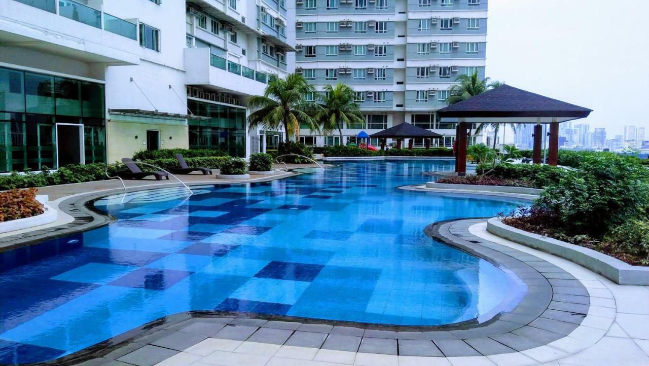 The Beacon Makati Staycation Suites Manila Esterno foto